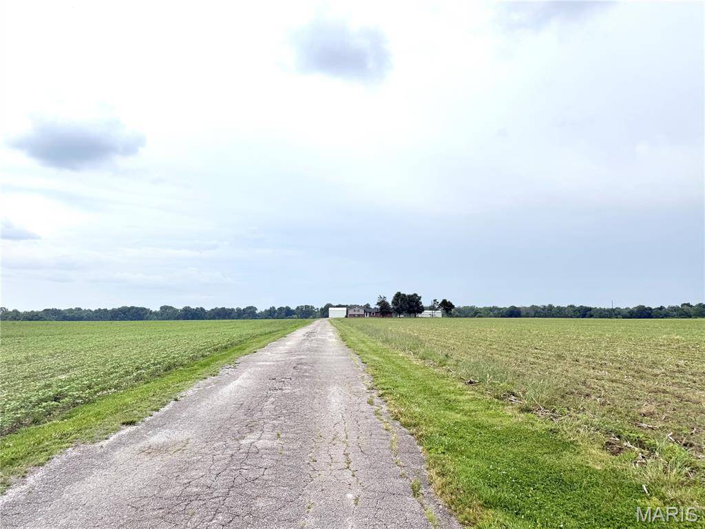 8757 US RT 50, Lebanon, IL 62254