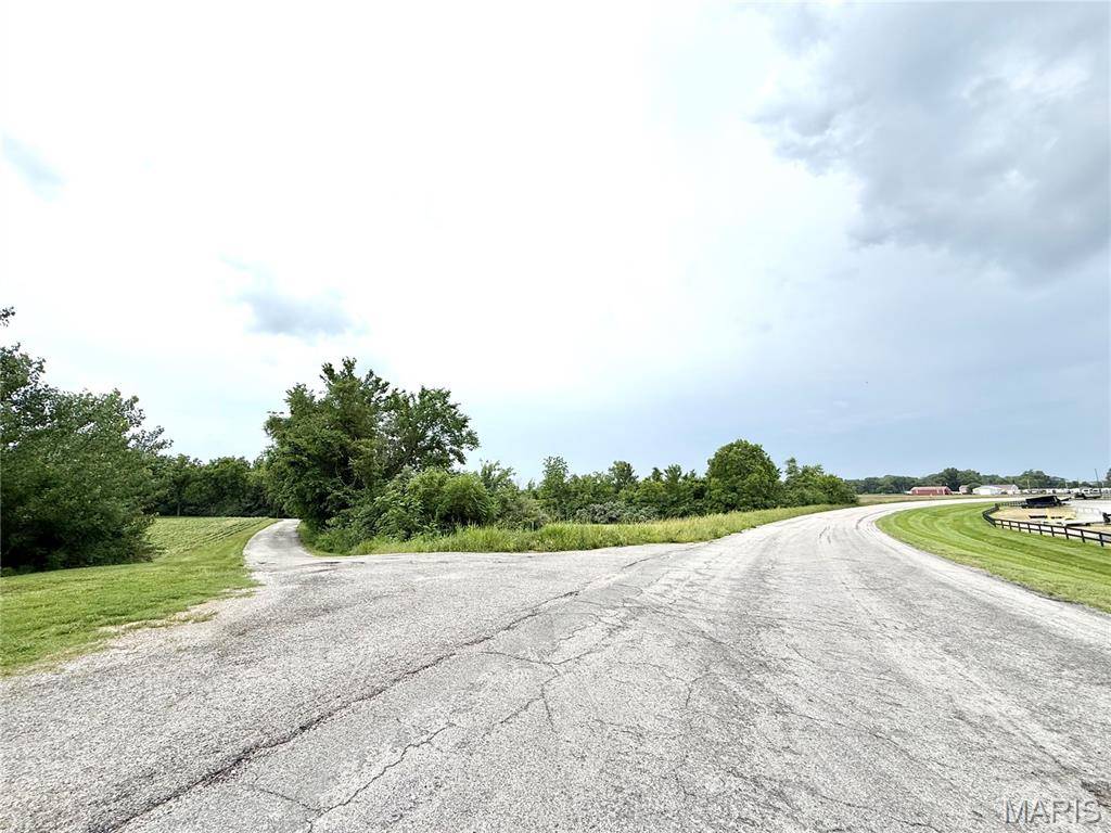 8757 US RT 50, Lebanon, IL 62254