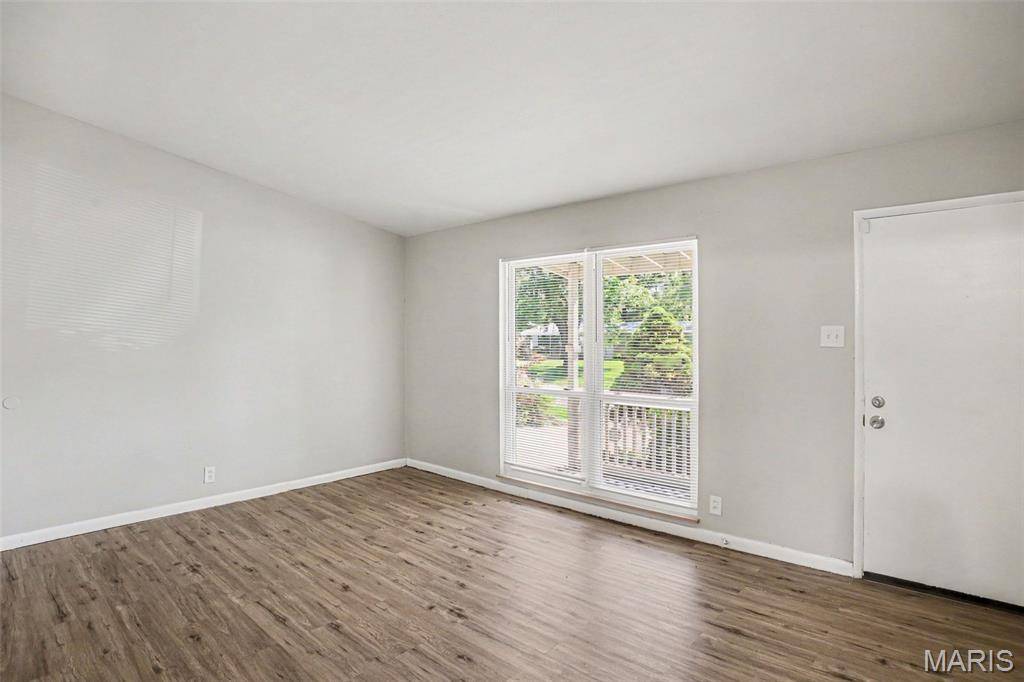 1145 Cheyenne DR, Florissant, MO 63033