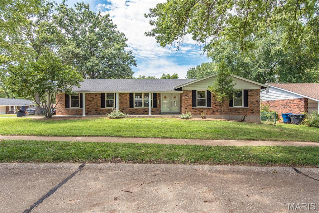 3633 Rue De Renard, Florissant, MO 63034