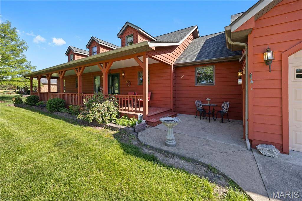 1218 Litteken LN, Trenton, IL 62293