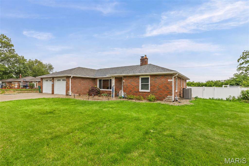 1202 Belleville ST, Lebanon, IL 62254