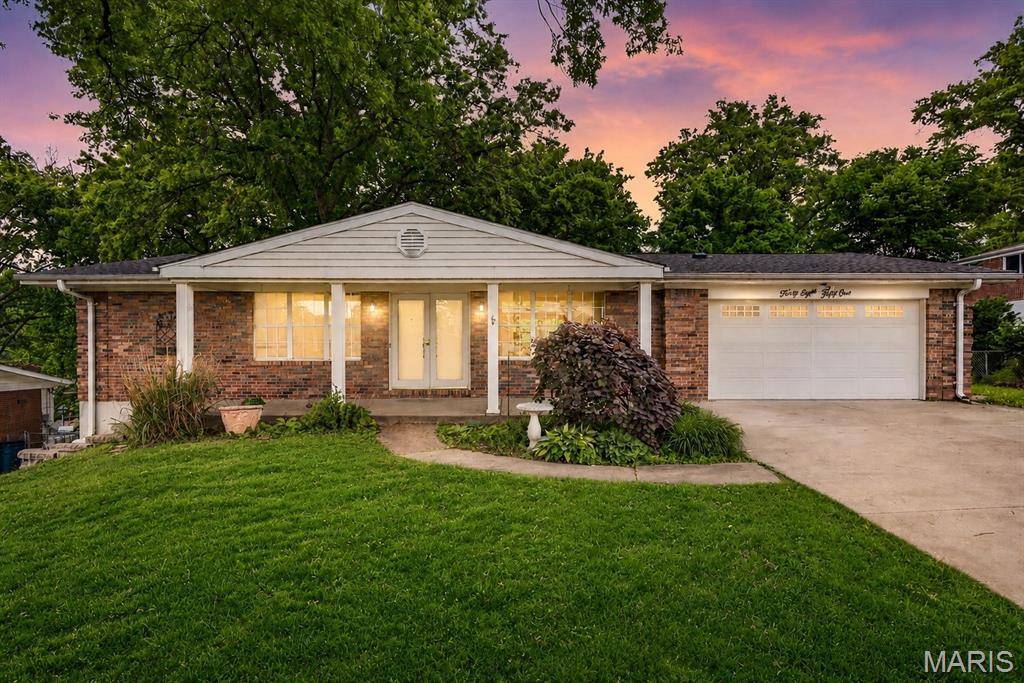 4851 Sunnyview DR, St Louis, MO 63128