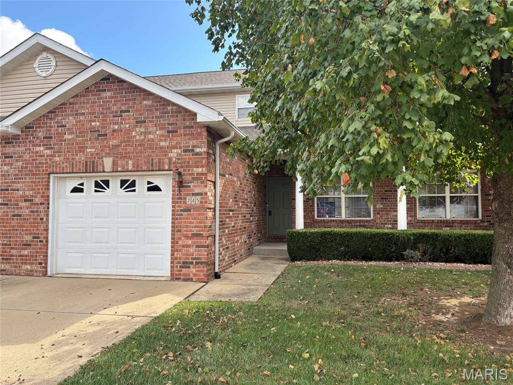 745 Erika ST, O'fallon, IL 62269