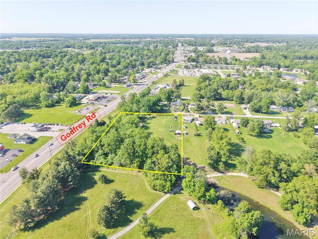 607 Nicolet DR, Godfrey, IL 62035