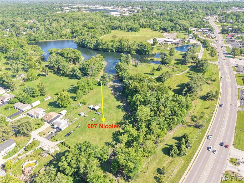 607 Nicolet DR, Godfrey, IL 62035