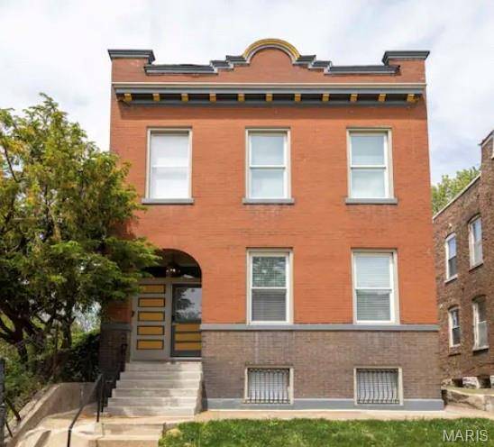 1933 Wyoming ST, St Louis, MO 63118