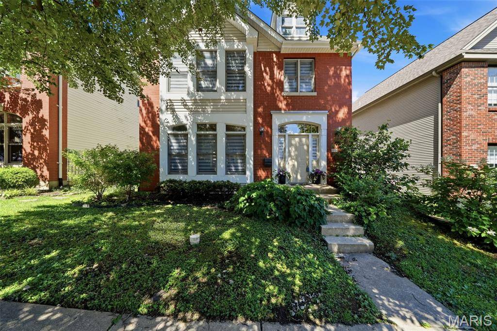 911 Morehouse LN, University City, MO 63130