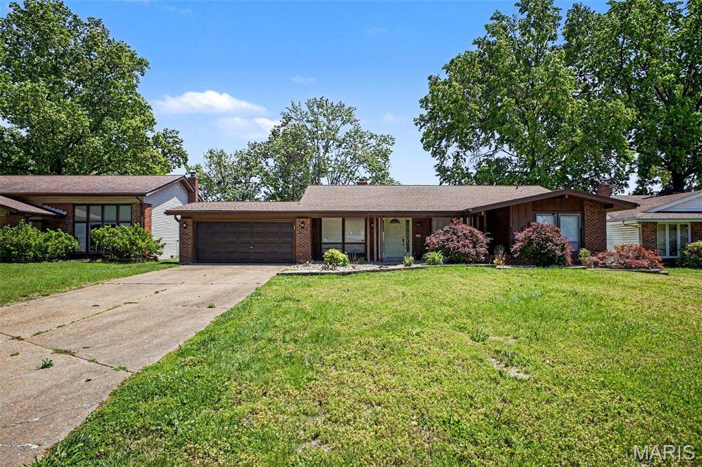 7430 Sir Lords LN, Hazelwood, MO 63042