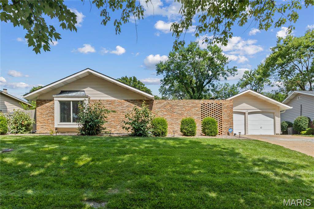 486 Ironwood DR, Ballwin, MO 63011