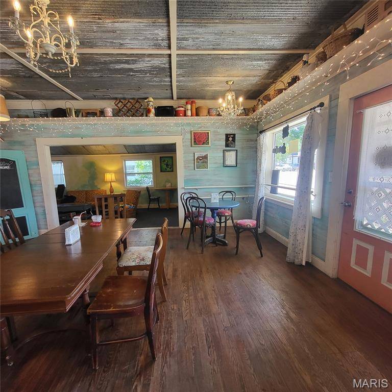180 N 2nd ST, Ellington, MO 63638