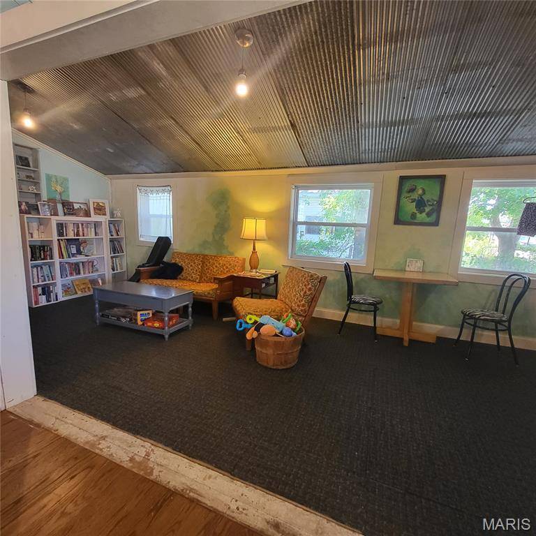 180 N 2nd ST, Ellington, MO 63638