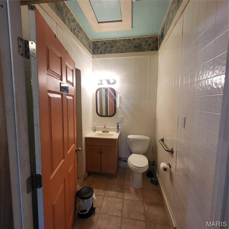 180 N 2nd ST, Ellington, MO 63638