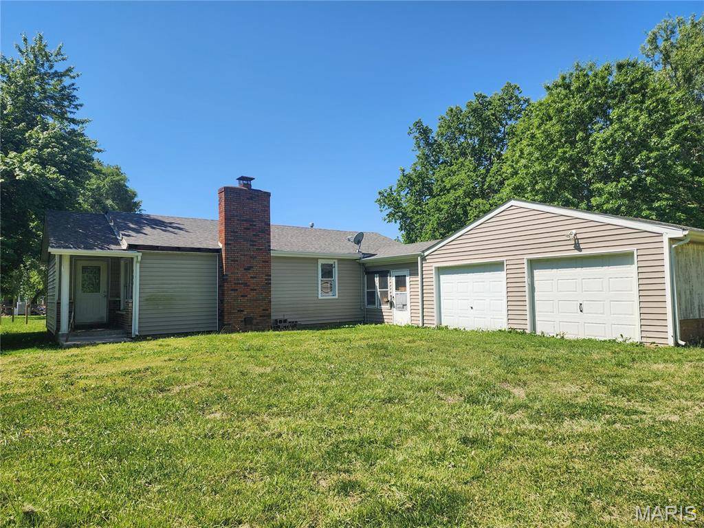 105 S Hill ST, Sorento, IL 62086