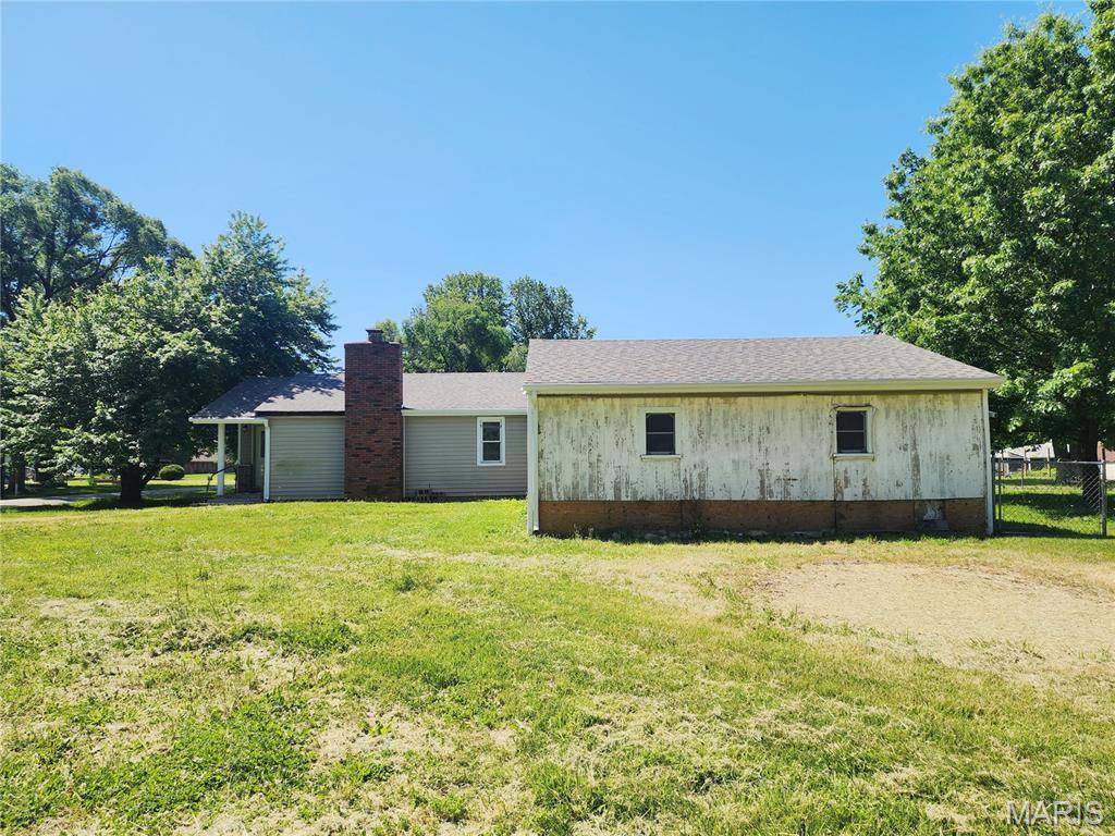 105 S Hill ST, Sorento, IL 62086