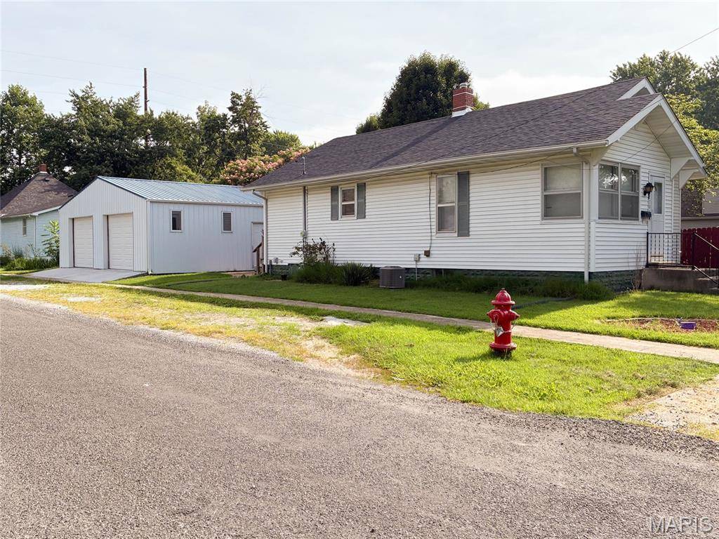 701 E Chestnut ST, Gillespie, IL 62033