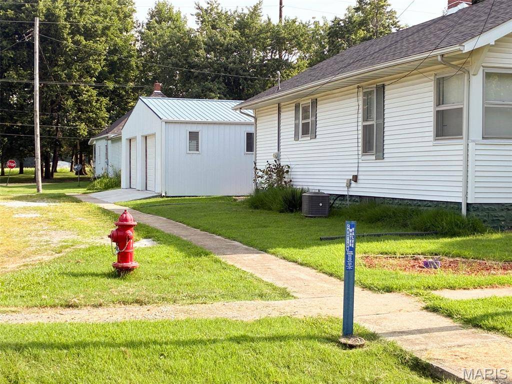 701 E Chestnut ST, Gillespie, IL 62033