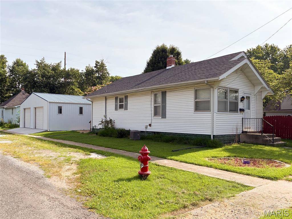 701 E Chestnut ST, Gillespie, IL 62033
