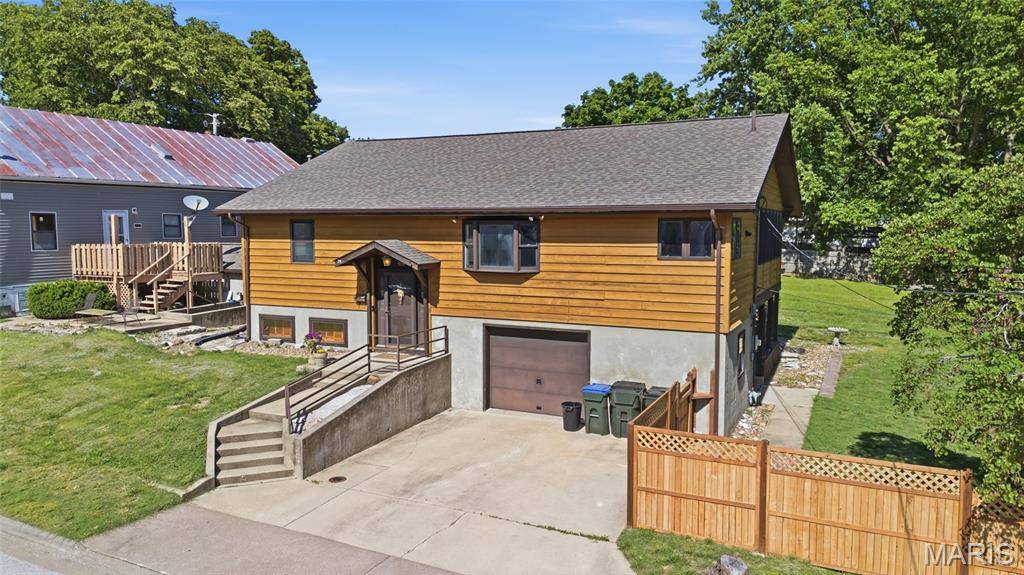 208 N Library ST, Waterloo, IL 62298