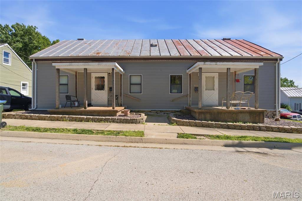 208 N Library ST, Waterloo, IL 62298