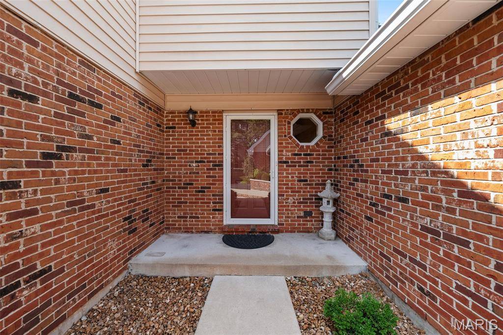 1004 Pocono TRL, Ballwin, MO 63021