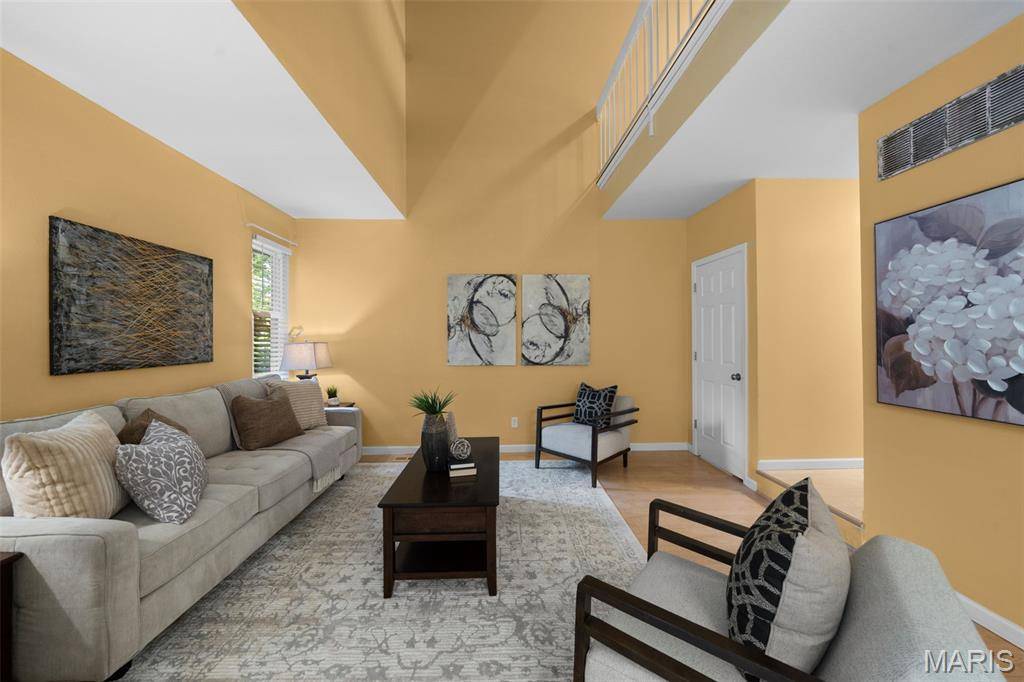 1004 Pocono TRL, Ballwin, MO 63021
