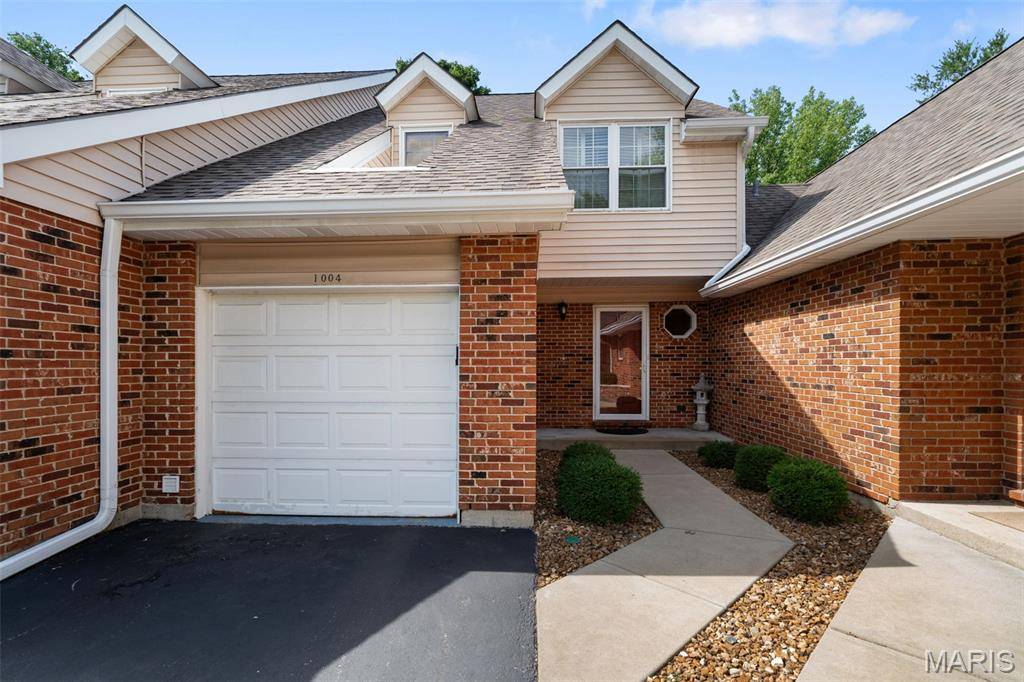 1004 Pocono TRL, Ballwin, MO 63021