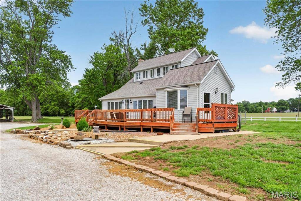 8660 Huch LN, Columbia, IL 62236