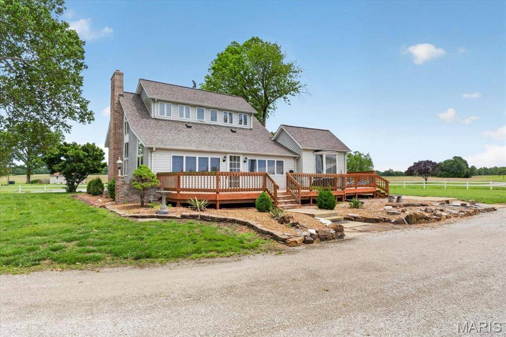 8660 Huch LN, Columbia, IL 62236