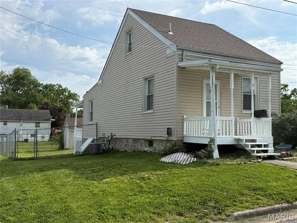 802 E Olive ST, Red Bud, IL 62278