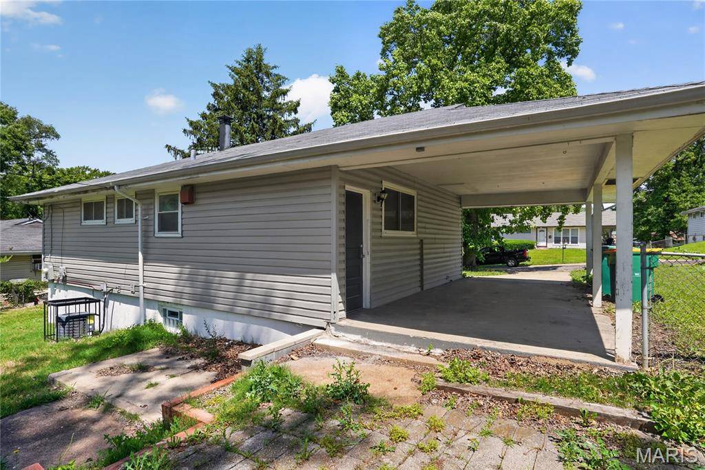 7748 Paddington DR, St Louis, MO 63121