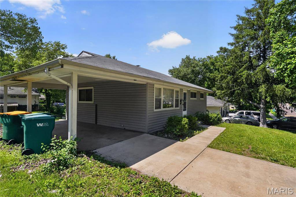7748 Paddington DR, St Louis, MO 63121