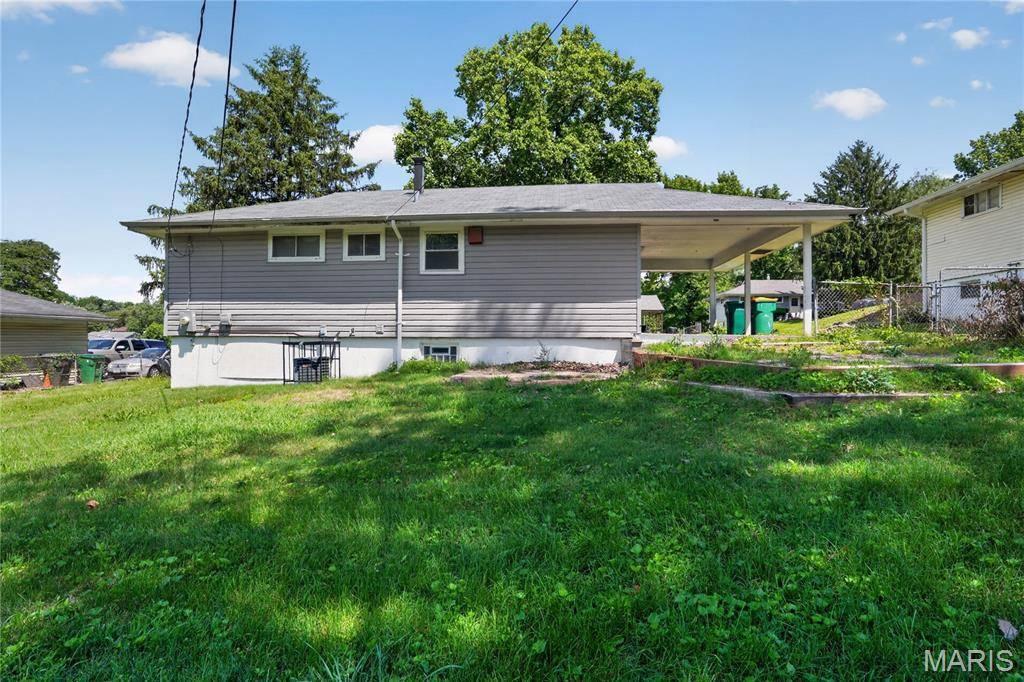 7748 Paddington DR, St Louis, MO 63121