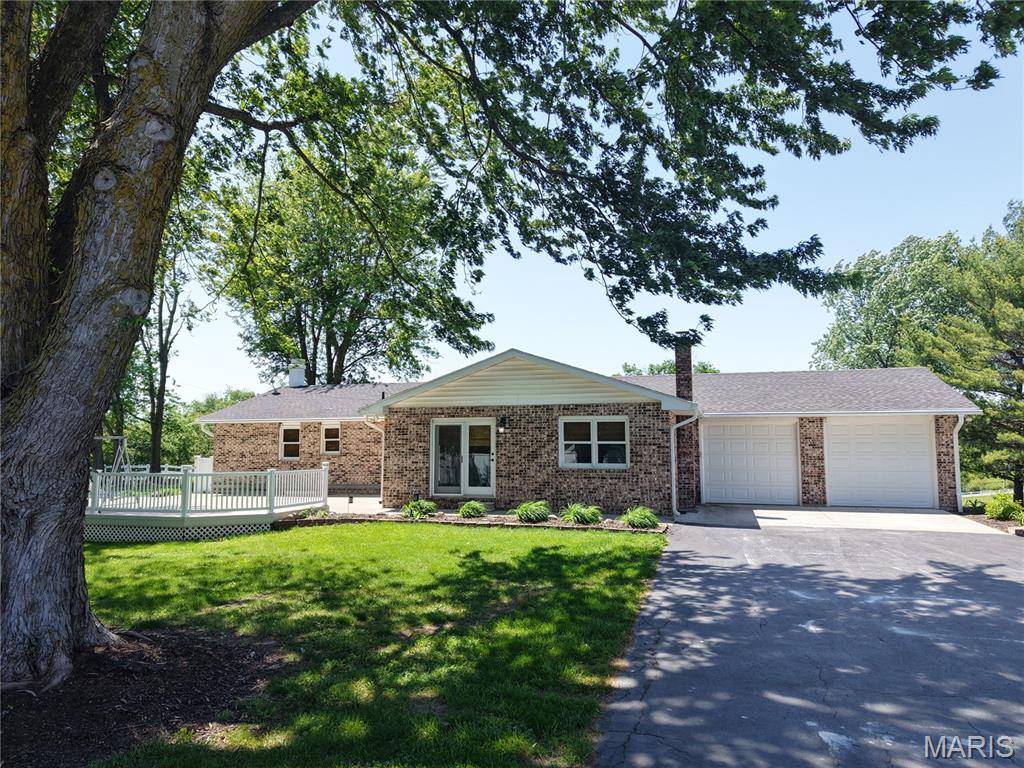 12596 New London Gravel Rd, New London, MO 63459