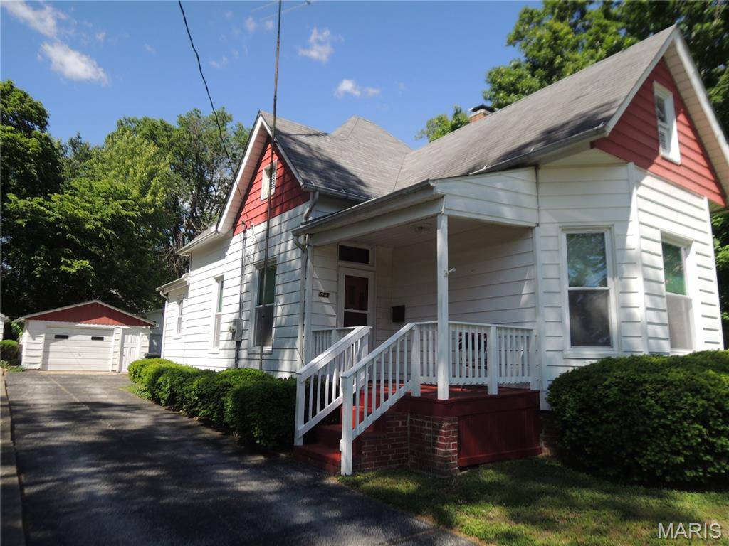 523 E College AVE, Greenville, IL 62246