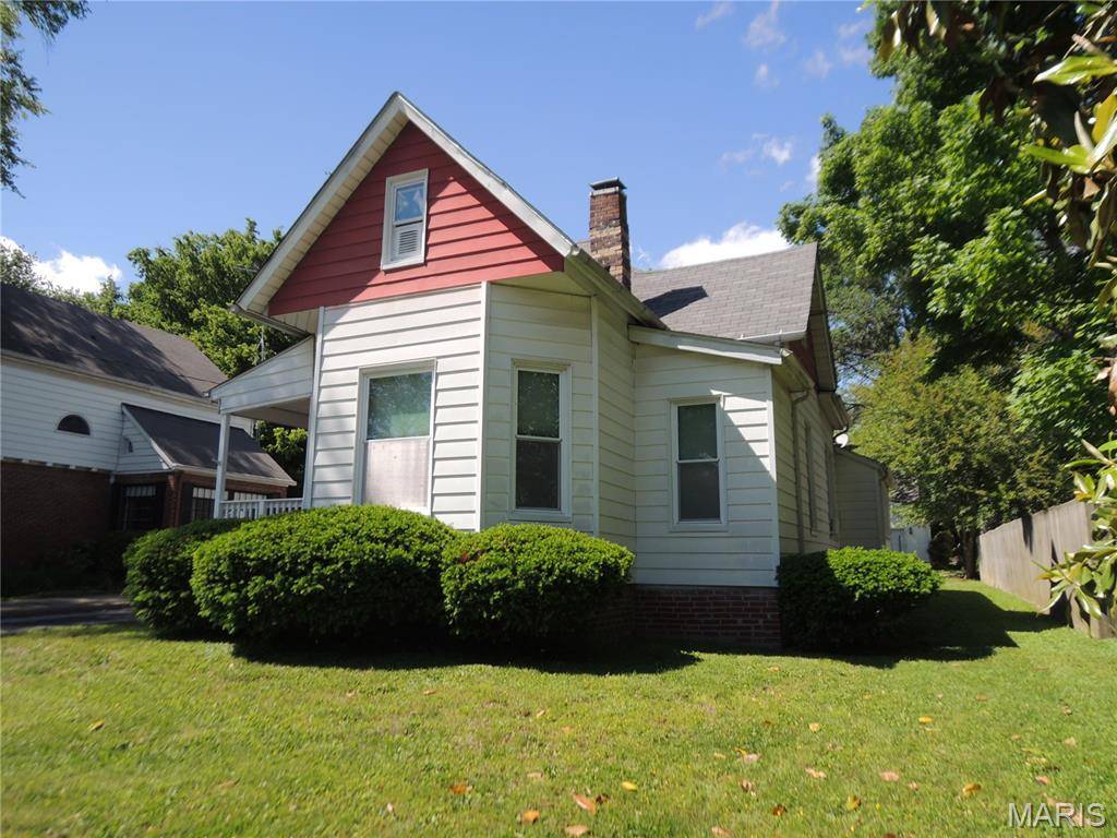 523 E College AVE, Greenville, IL 62246
