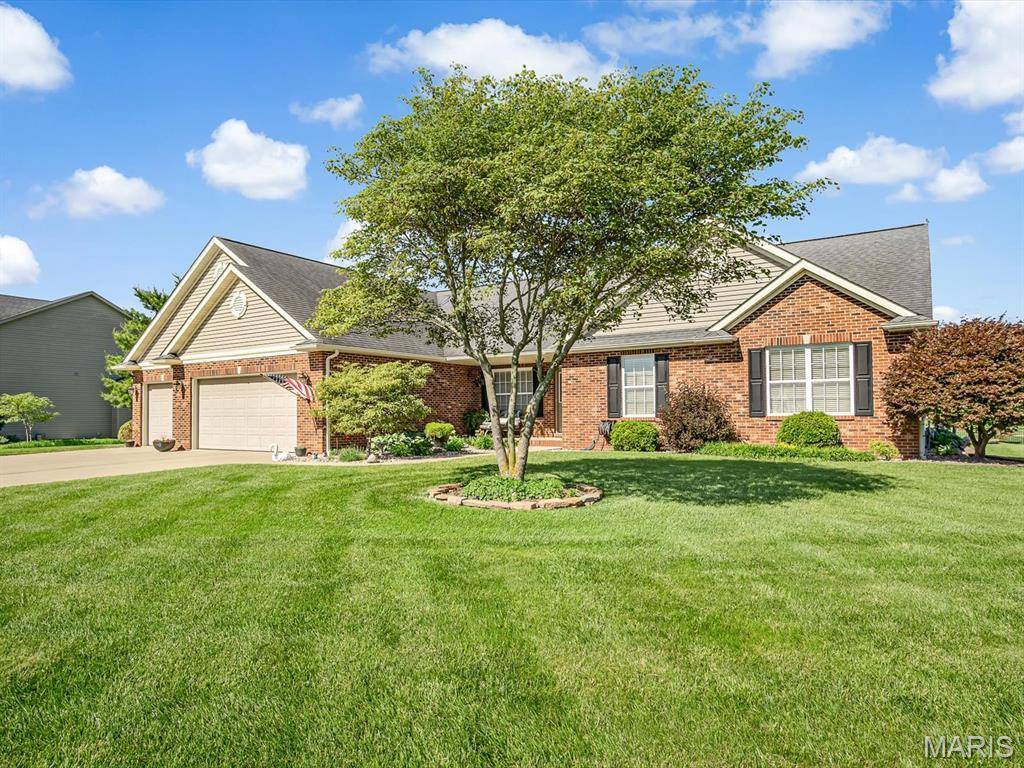 4020 Autumn Oak DR, Smithton, IL 62285