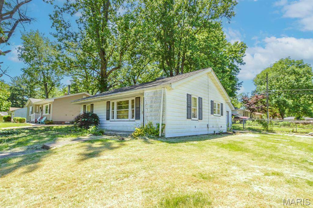 6814 Osage DR, Belleville, IL 62223