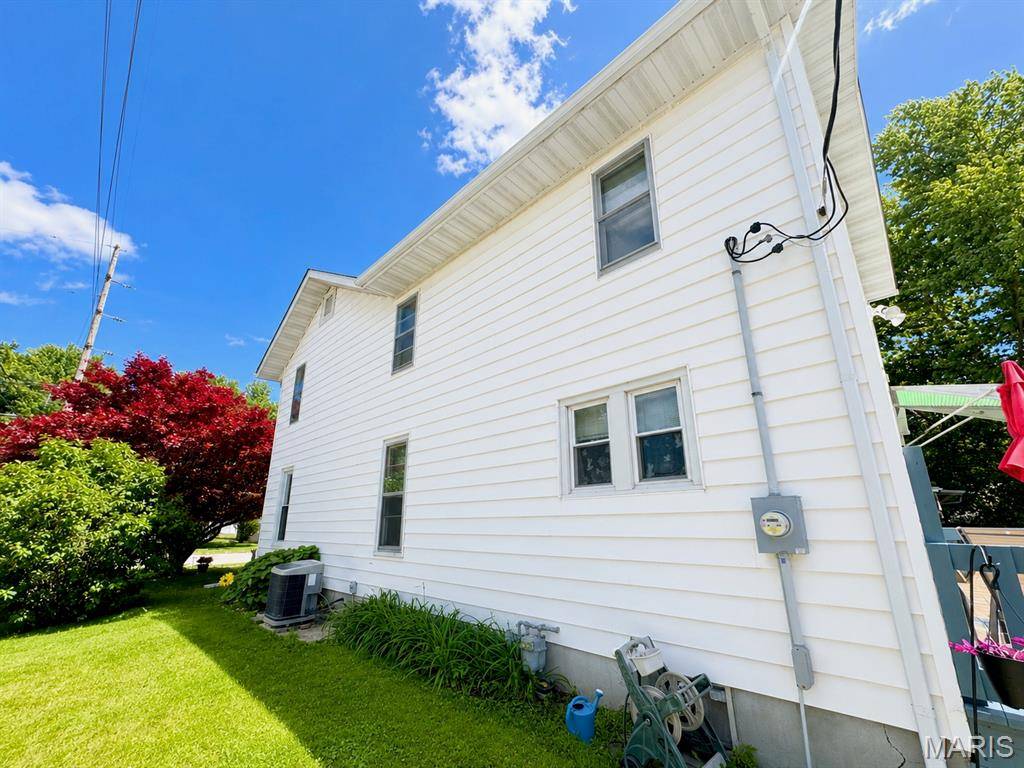 1013 N Jefferson ST, Litchfield, IL 62056
