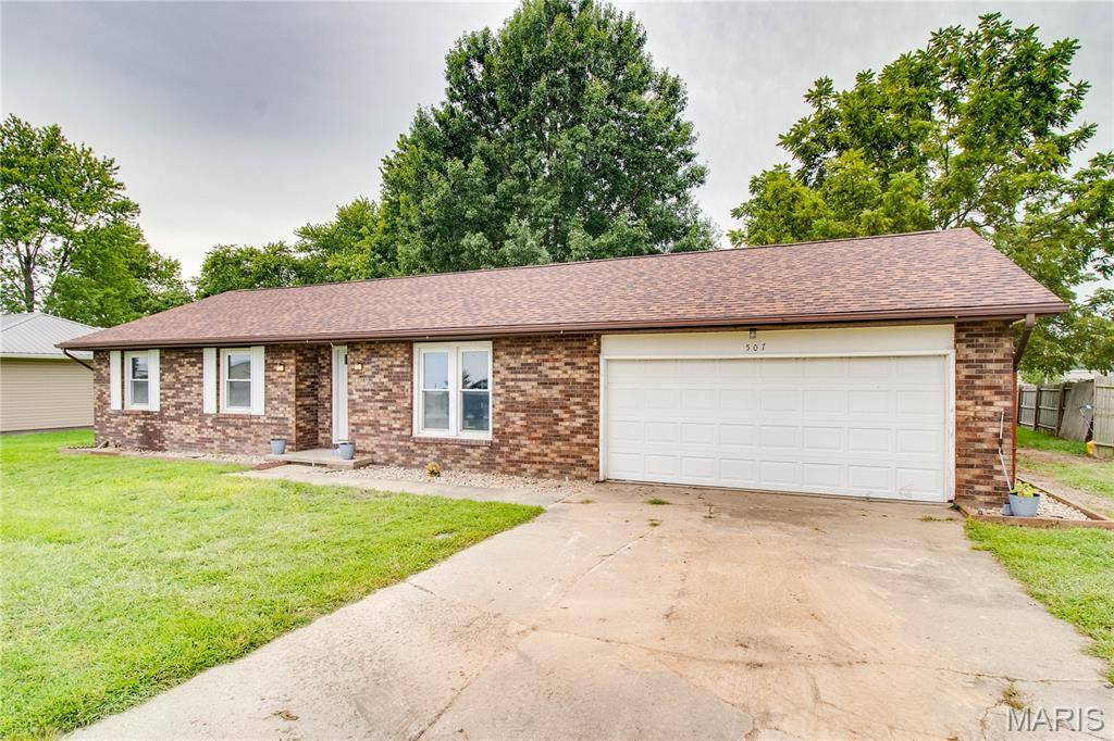 507 Walnut ST, Hillsboro, IL 62049