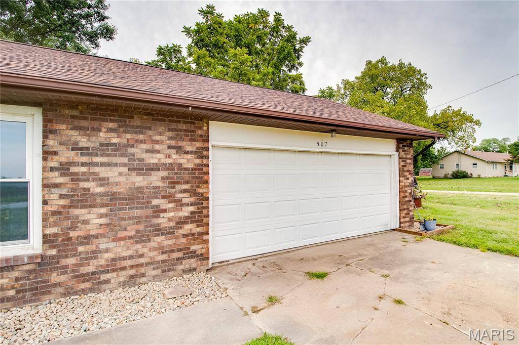507 Walnut ST, Hillsboro, IL 62049