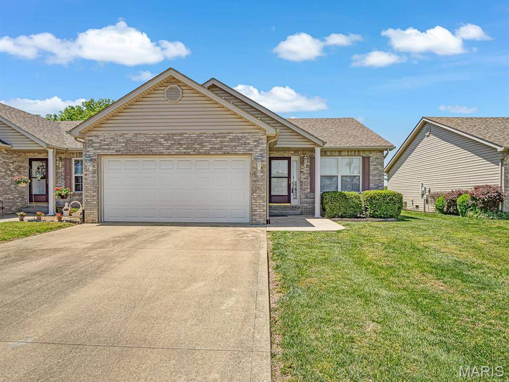 211 Alamosa DR, Freeburg, IL 62243
