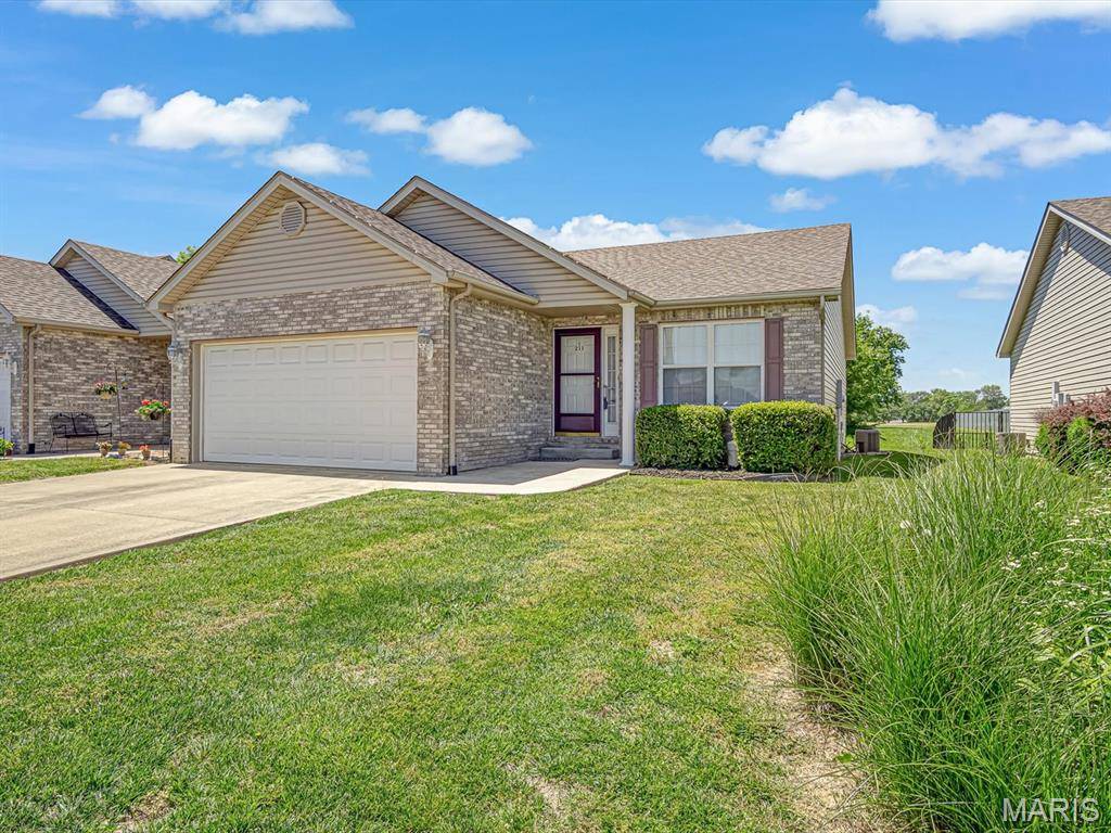 211 Alamosa DR, Freeburg, IL 62243