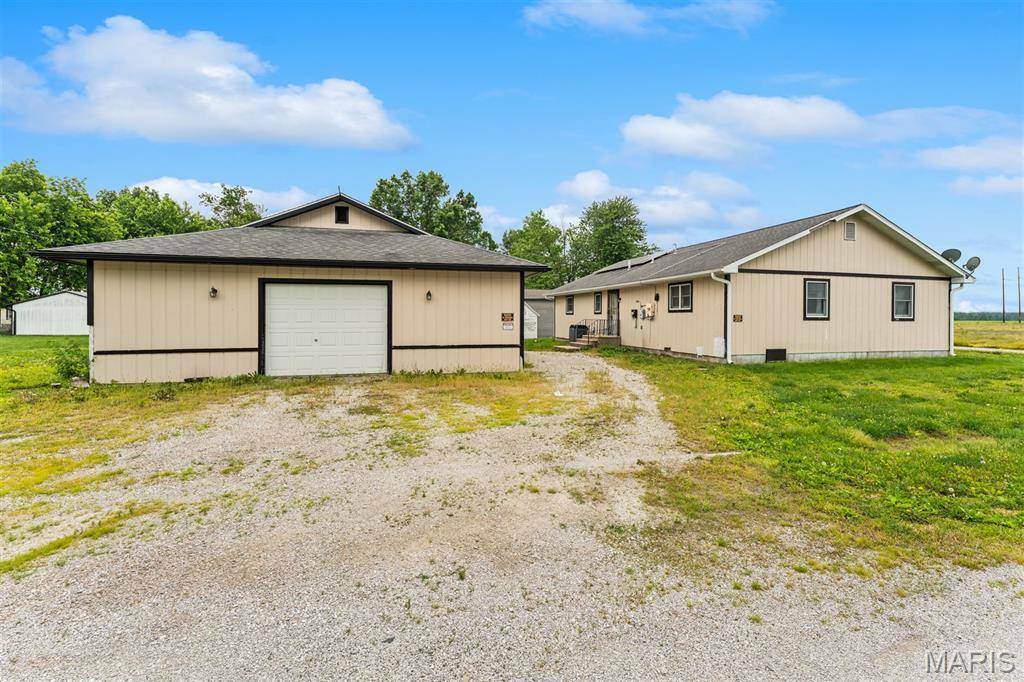2203 S 6th ST, Fayetteville, IL 62258