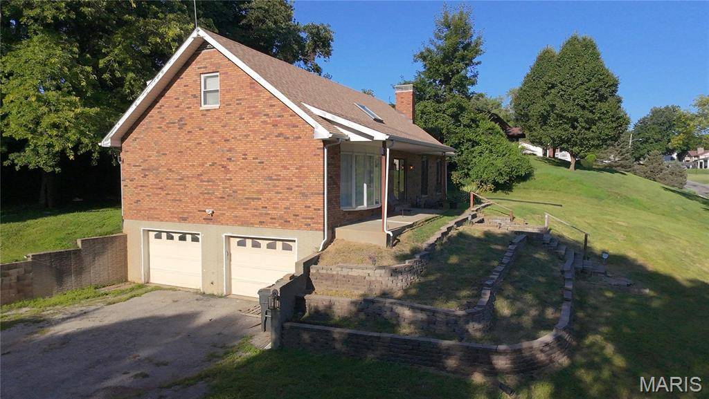 9119 Wedgewood DR, Fairview Heights, IL 62208