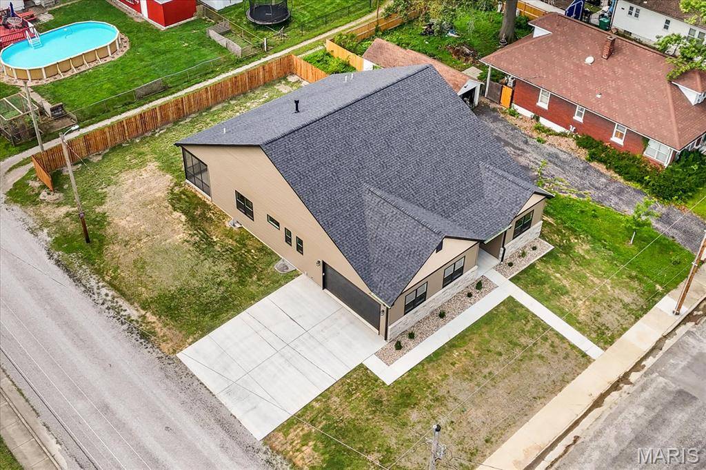406 W Laurel ST, Millstadt, IL 62260