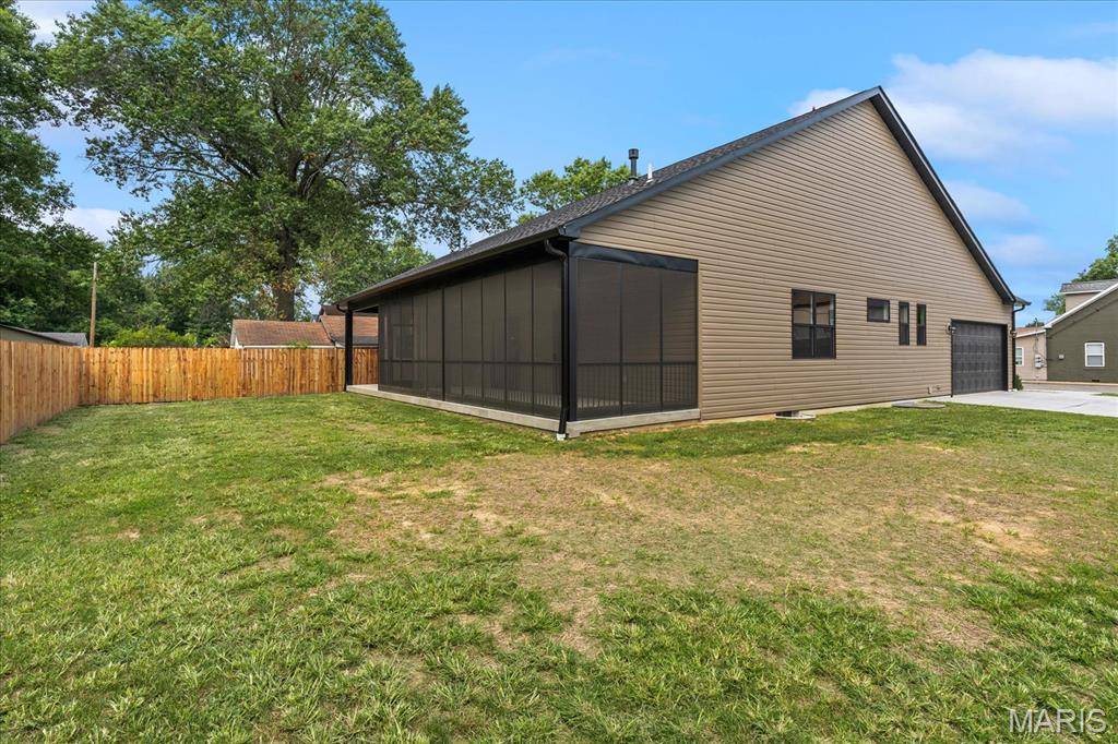 406 W Laurel ST, Millstadt, IL 62260