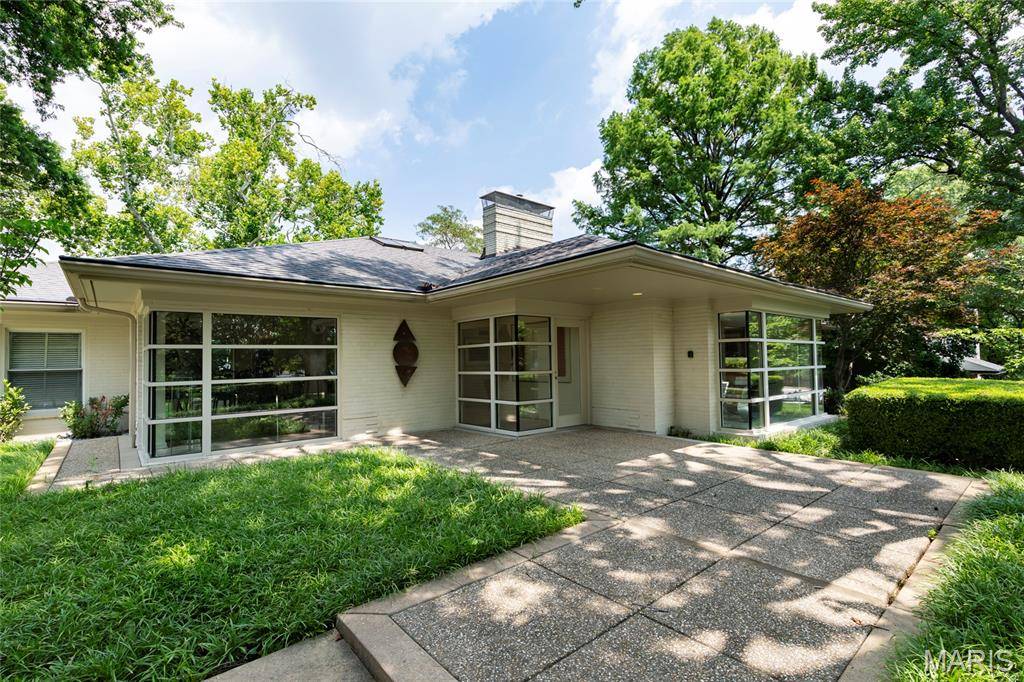9005 Greenridge DR, Richmond Heights, MO 63117