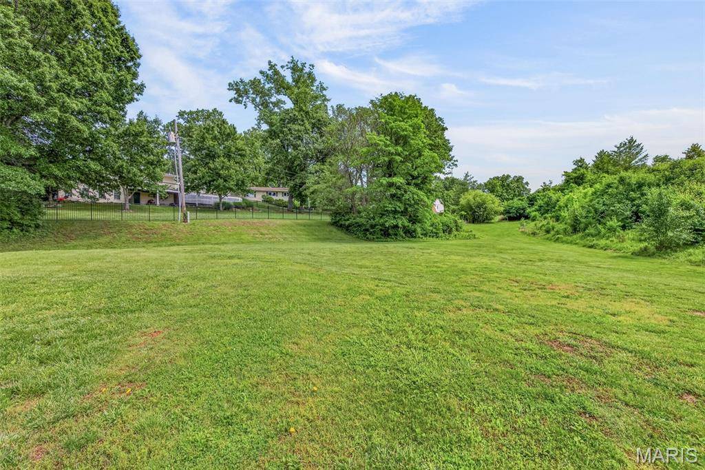 36 Firefly CT, Manchester, MO 63021