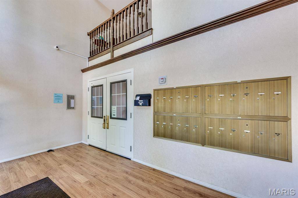 5375 N Kenrick Parke DR #208, Shrewsbury, MO 63119